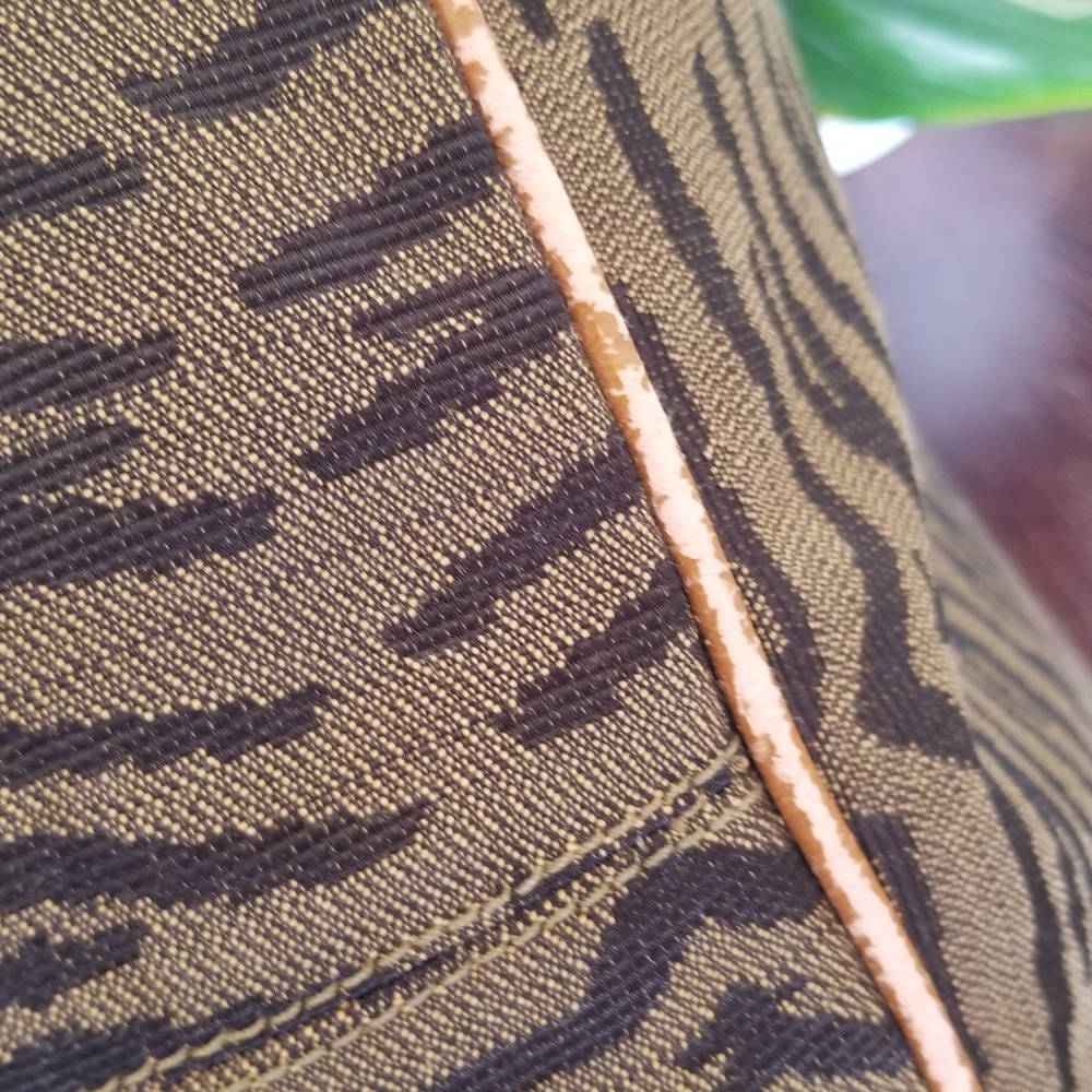 Sale! New Fendi Rare Vintage Italy Roma 1925 Zebra bag - Picture 15 of 17